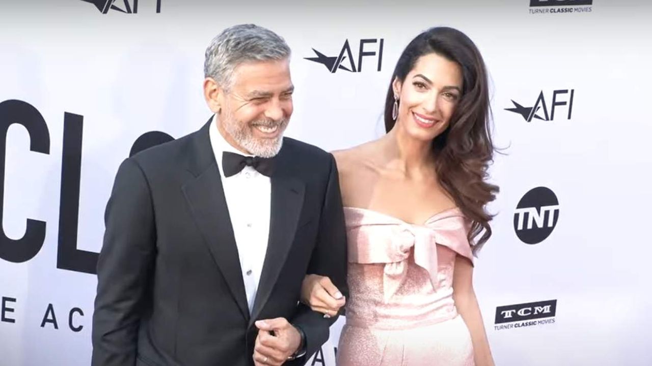 Amal Clooney, la moglie di George Clooney cambia look: le nuove schiariture ai capelli
