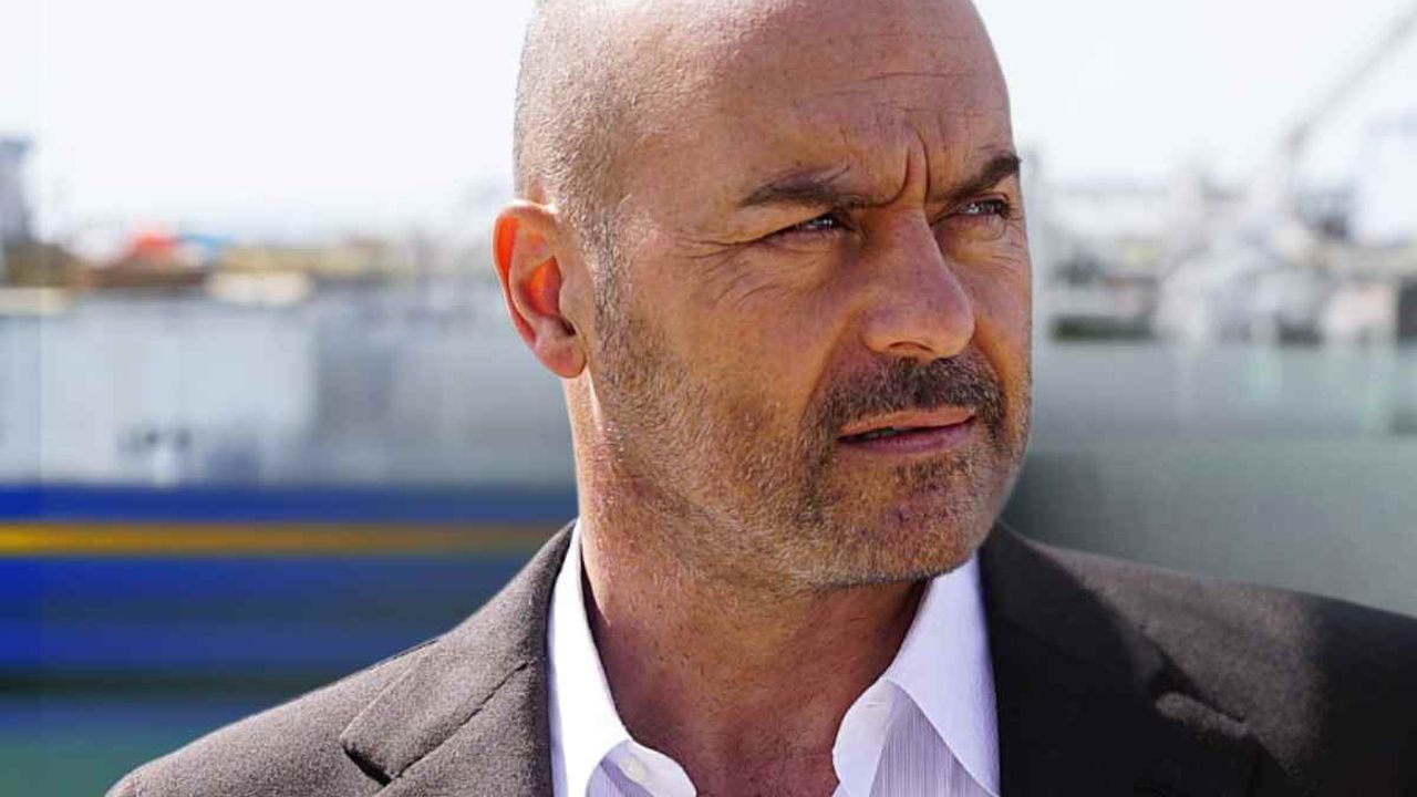 Luca Zingaretti torna sul set di Montalbano: lo scatto social scatena i fan tra curiosità e nostalgia | FOTO