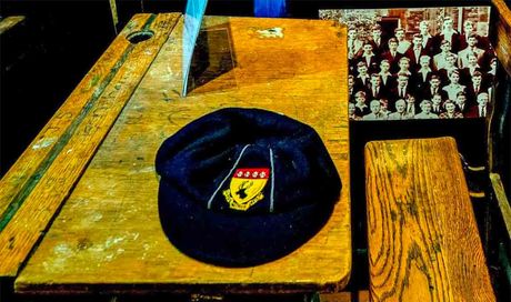 A Liverpool in mostra il banco di scuola di John Lennon – La prof: “Era un bulletto sfacciato”