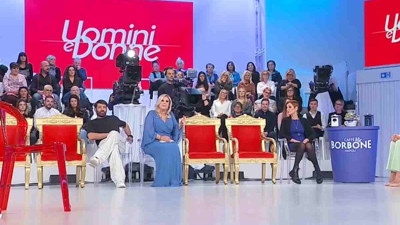 “Perché ho lasciato Uomini e Donne”. La verità sulla relazione con Tina e i motivi dell’addio al programma, parla il cavaliere