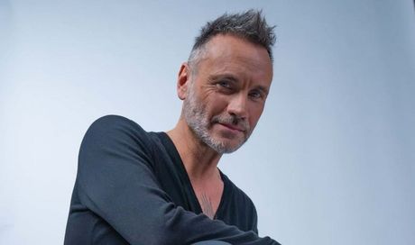 Nek: età, dove vive, moglie e figli, studi, incidente. Tutto sul cantante