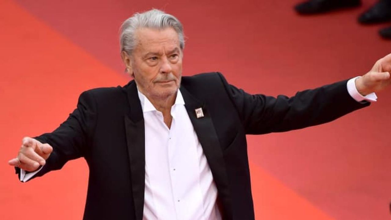 Il testamento (segreto) di Alain Delon: cosa si è scoperto sui figli