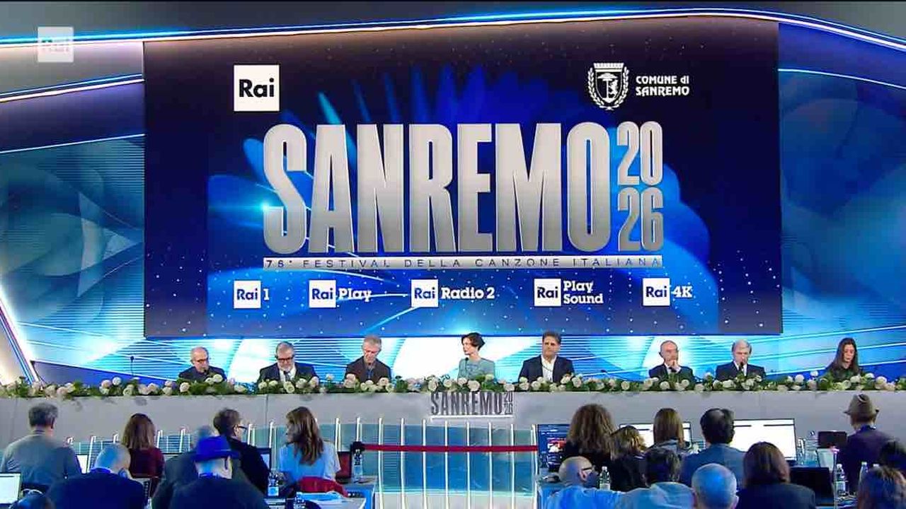Festival di Sanremo 2026, la conferenza stampa della quarta serata: il ritorno di Bianca Balti, l’indiscrezione su Vincenzo Schettini e le prospettive di ascolto