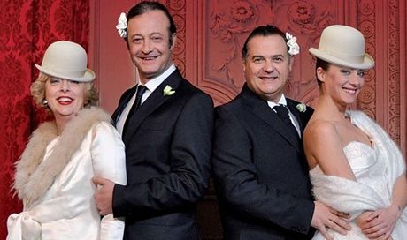 Sarebbe stato facile – due clip e video backstage per la commedia sui matrimoni gay di Graziano Salvadori