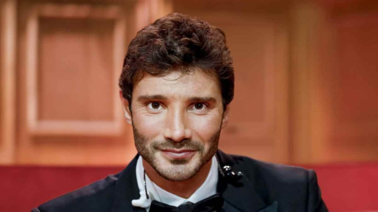 Sanremo 2026, colpo di scena De Martino: la decisione del conduttore spiazza tutti