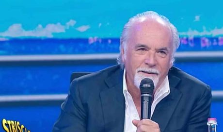 Striscia La Notizia, la trasmissione slitta ancora. Quando andrà in onda