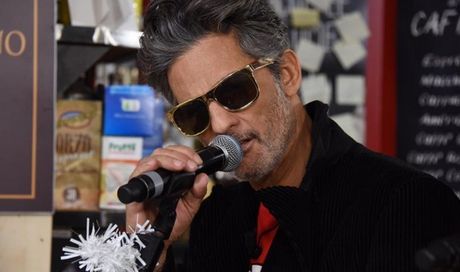 Fiorello scherza e provoca su Instagram: “Niente programma, avevo preso accordi con Orfeo che ora lavora in mensa. Il nuovo show? Quando i vertici saranno meno incerti”