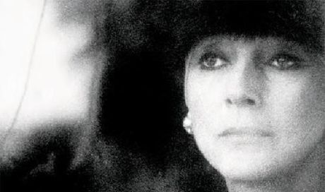 Perché si torna volentieri agli attori di “sempre” e si parla sempre meno degli attori del “presente”. Il caso di Valentina Cortese