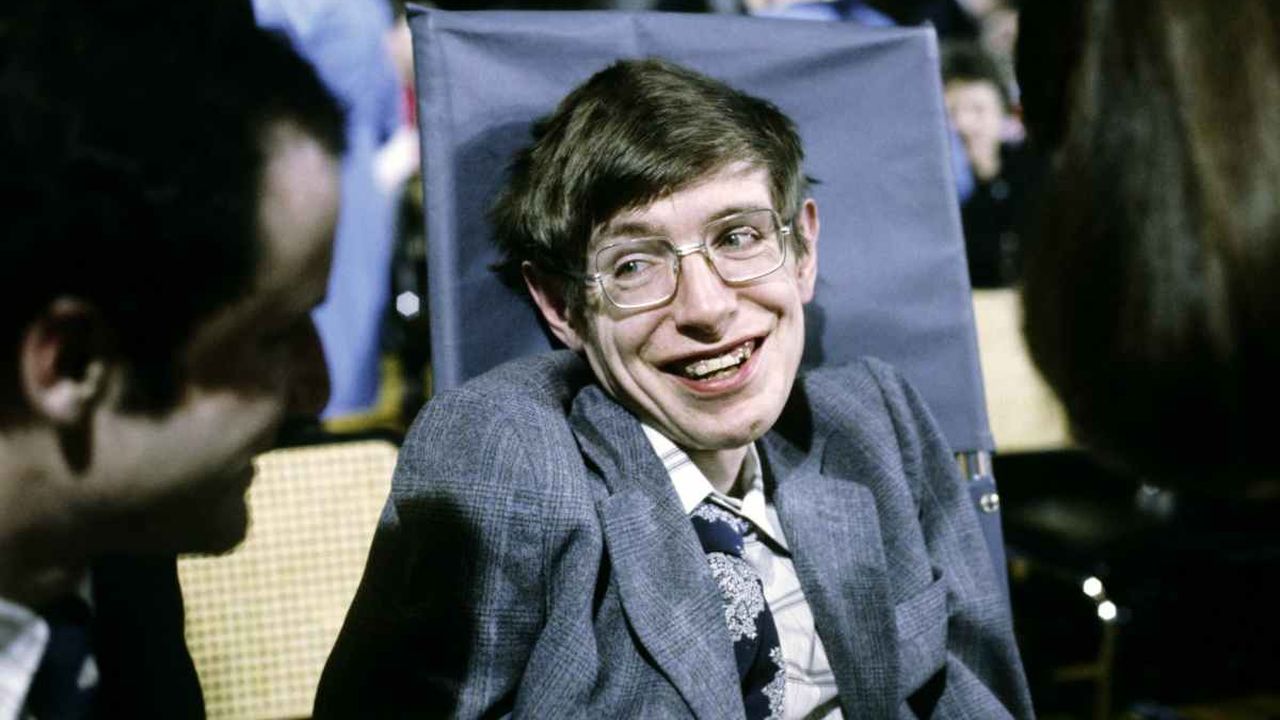 Stephen Hawking: le inquietanti previsioni sul futuro della nostra specie (alcune si sono già realizzate)