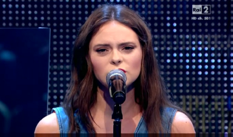 Francesca Michielin canta Nessun grado di separazione a Quelli che (video)