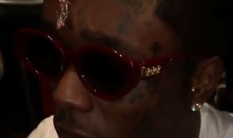 Il rapper Lil Uzi Vert si “impianta” sulla fronte un diamante rosa come piercing