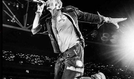 Chris Martin, set a sorpresa in un pub nello Yorkshire prima dei concerti dei Coldplay a Hull