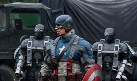 Chris Evans nel costume di Captain America – La prima foto