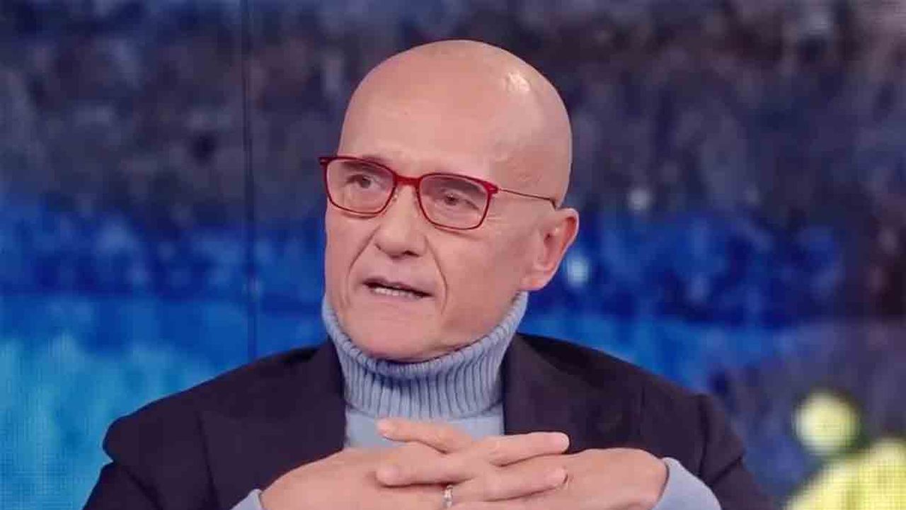 Alfonso Signorini davanti ai pm per tre ore: “Non ho commesso nessuna violenza né estorsione”