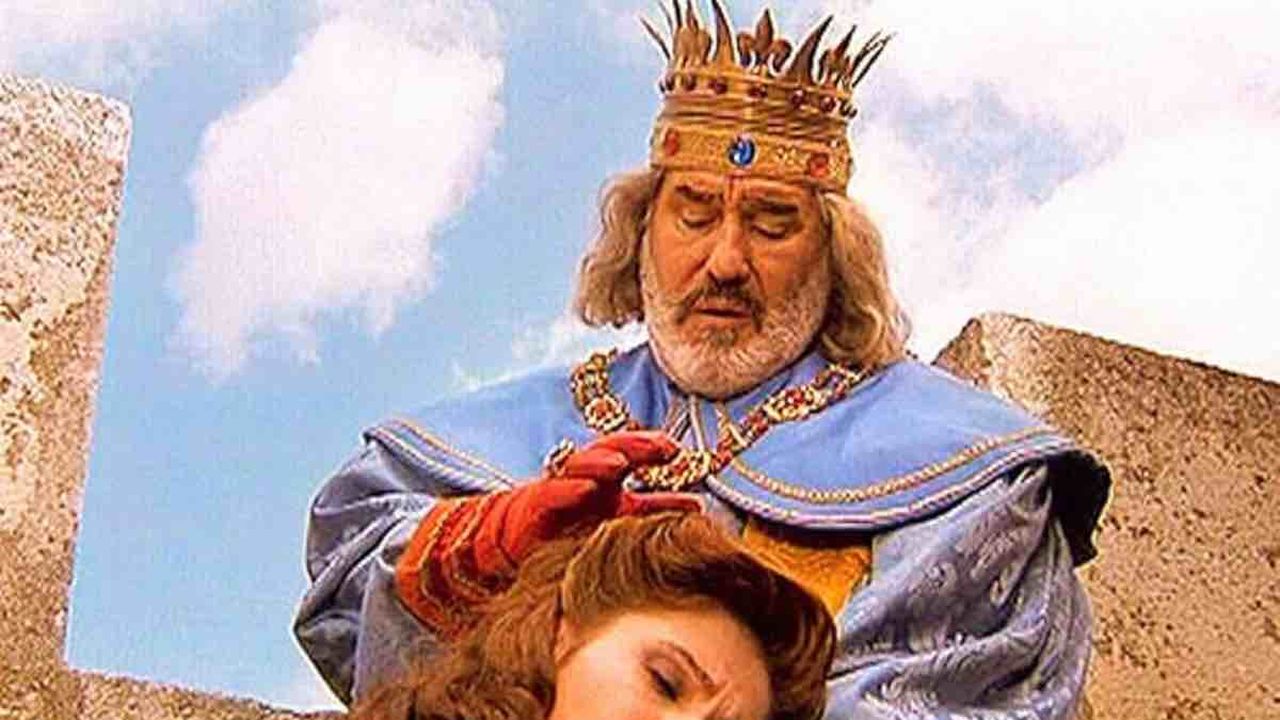 Addio a Mario Adorf, icona di Fantaghirò. L’attore aveva 95 anni: carriera, vita privata e cause del decesso