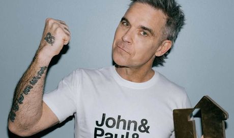 Robbie Williams, il singolo Rocket anticipa il nuovo album Britpop