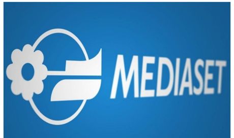 Mediaset stravolge la programmazione di ottobre: tante le soprese in arrivo