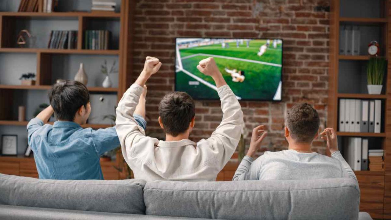 Calcio in tv, nuova intesa DAZN-Mediaset: la Liga spagnola visibile in chiaro