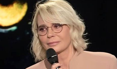 L’emozione di Maria De Filippi nel ricordo dei genitori: le dichiarazioni intime della conduttrice