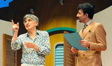 Vincenzo Salemme torna su Rai1 con “Ogni promessa è debito”: il teatro in diretta dall’Auditorium di Napoli