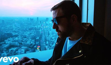 Gianluca Vacchi, Sebastián Yatra – LOVE