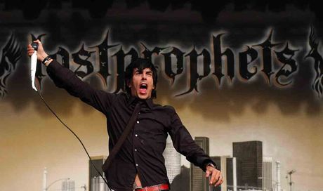 Ian Watkins ucciso in carcere: due arresti per omicidio | Le parole di Lee Gaze