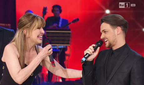 Valerio Scanu contro Maria De Filippi: “A Sanremo impacciata, giornalisti leccacul0 la lodano”