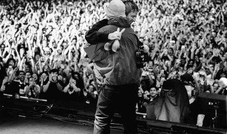 Oasis, nuova pausa dopo il tour 2025: i Gallagher fermano la reunion per “un periodo di riflessione”