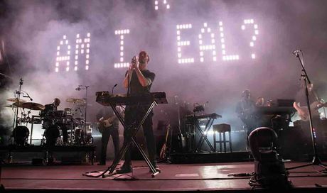 Massive Attack fuori da Spotify: la protesta anti–AI militare infiamma la musica