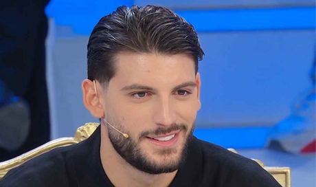 Uomini e Donne spoiler, la segnalazione su Ciro e la corteggiatrice scatena lo studio
