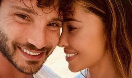 Belen-De Martino tra riferimenti, frecciatine e scatti d’ira a mezzo stampa: la disputa coniugale diventa espediente televisivo
