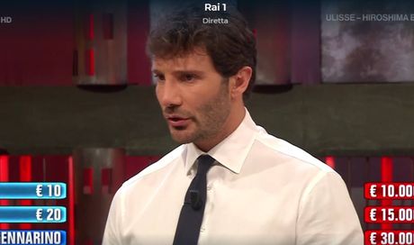 Affari Tuoi, stop per Stefano De Martino: perchè non va in onda