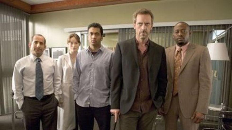 Ascolti Tv di domenica 4 gennaio 2009: Dottor House ad un passo da Tutti pazzi per Amore. NCIS e Criminal Minds battono il Dottor Dolittle 2. Record per L’Arena di Giletti con ospite Maurizio Costanzo