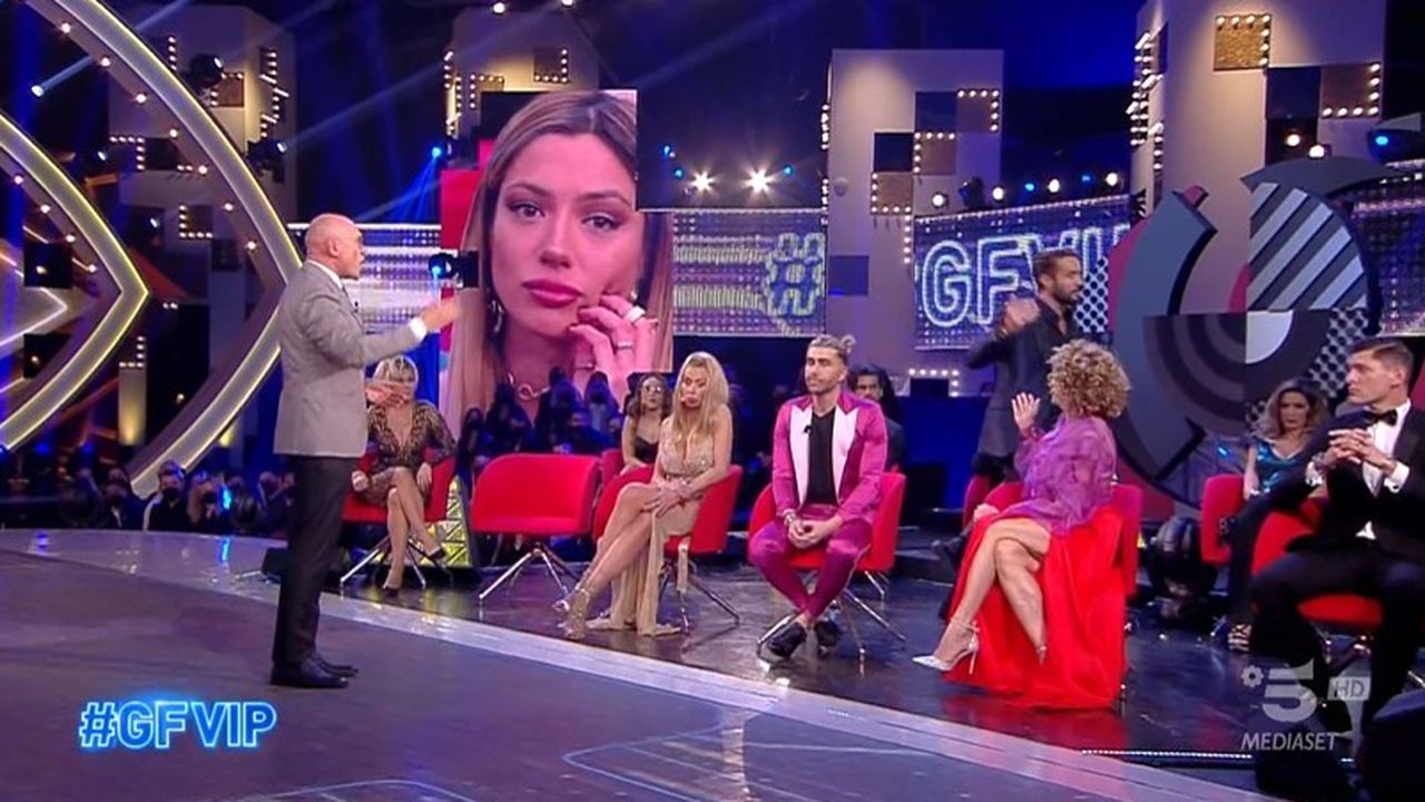 GF Vip 6, Alfonso Signorini caccia Alex Belli dallo studio: “Mi rifiuto di lavorare così” (video)