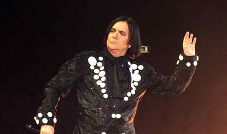 Renato Zero e la Rai, da Fantastico a Ballando con Le Stelle: un legame senza tempo tra canzoni, spettacolo ed emozioni