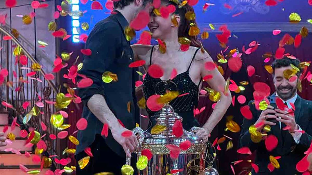 “Ballando con le Stelle”, la vittoria di Andrea Delogu e Nikita Perotti: “Questa coppa va a casa di mio padre”