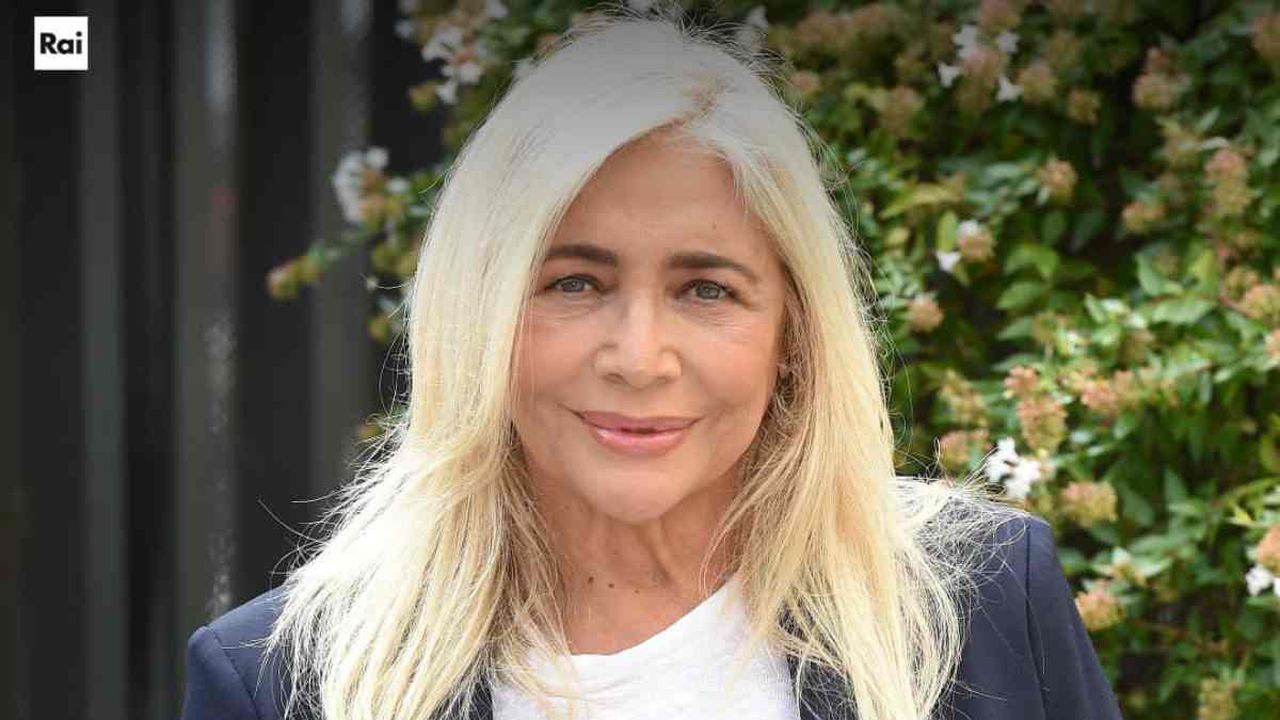Domenica In, Mara Venier in lacrime nell’ultima puntata. Sul ritorno a settembre: “Chi vivrà vedrà”