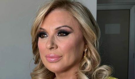 Tina Cipollari e la foto “rubata” in ospedale: l’opinionista rassicura i fan, la verità sullo scatto