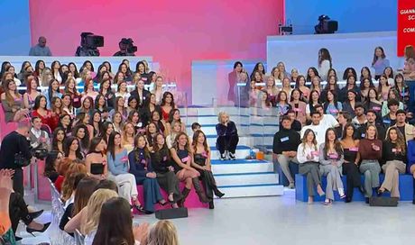 Uomini e Donne chiude: da cosa sarà sostituito