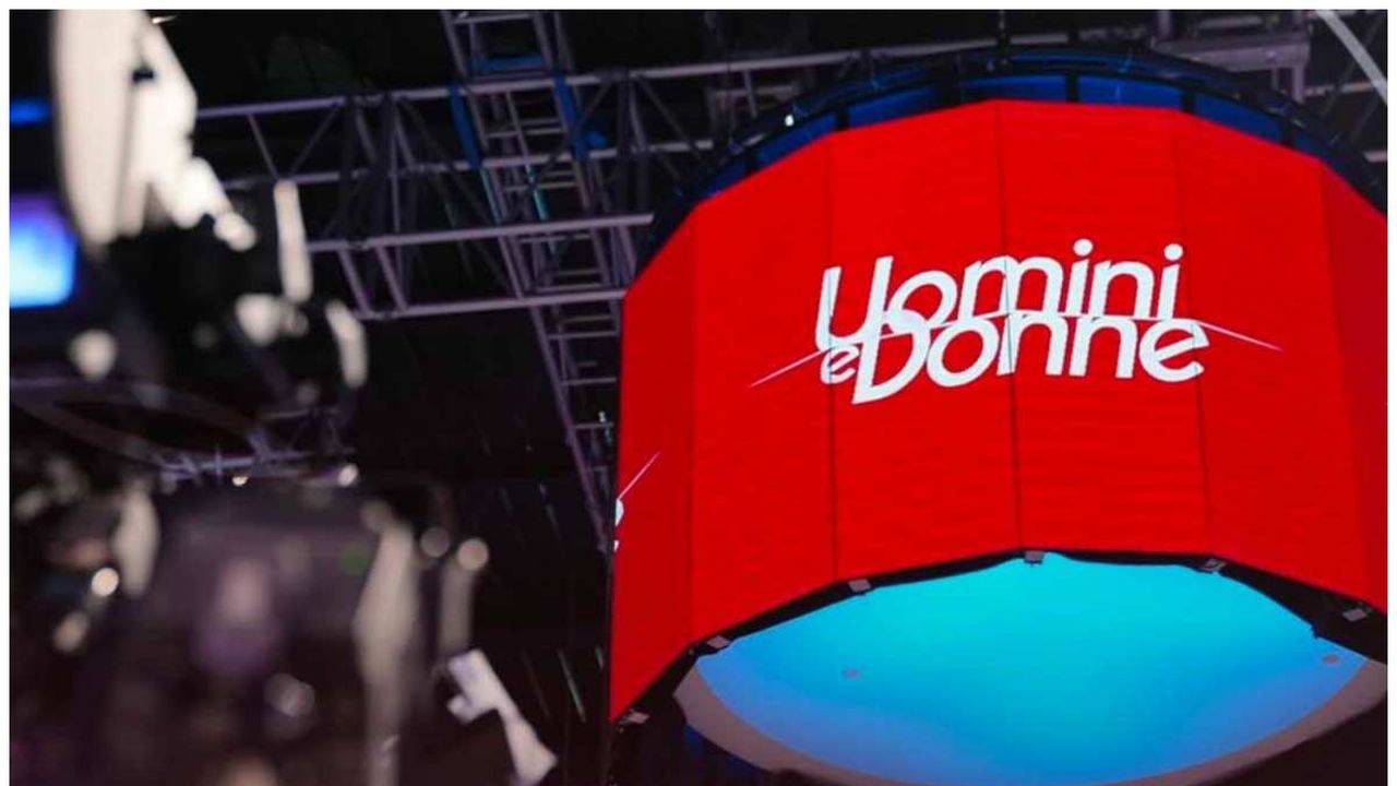 “Uomini e Donne? Ora ci sono solo fenomeni”, la critica dell’ex cavaliere sorprende