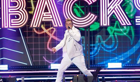 Backstreet Boys, Nick Carter accusato di stupro: il cantante nega, la ABC annulla lo speciale tv sulla band