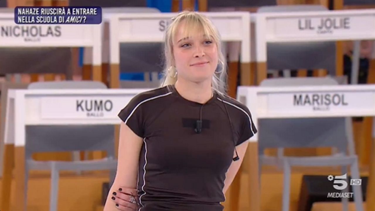 Chi è Nahaze, la nuova cantante ammessa ad Amici 2024 (Video)