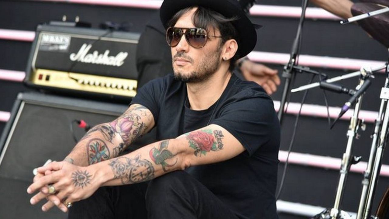 Fabrizio Moro a Sanremo 2017: è professore di Amici di Maria De Filippi