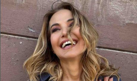 Barbara D’Urso contro Mediaset: la conduttrice porta in tribunale l’azienda per ingerenze e diritti non pagati