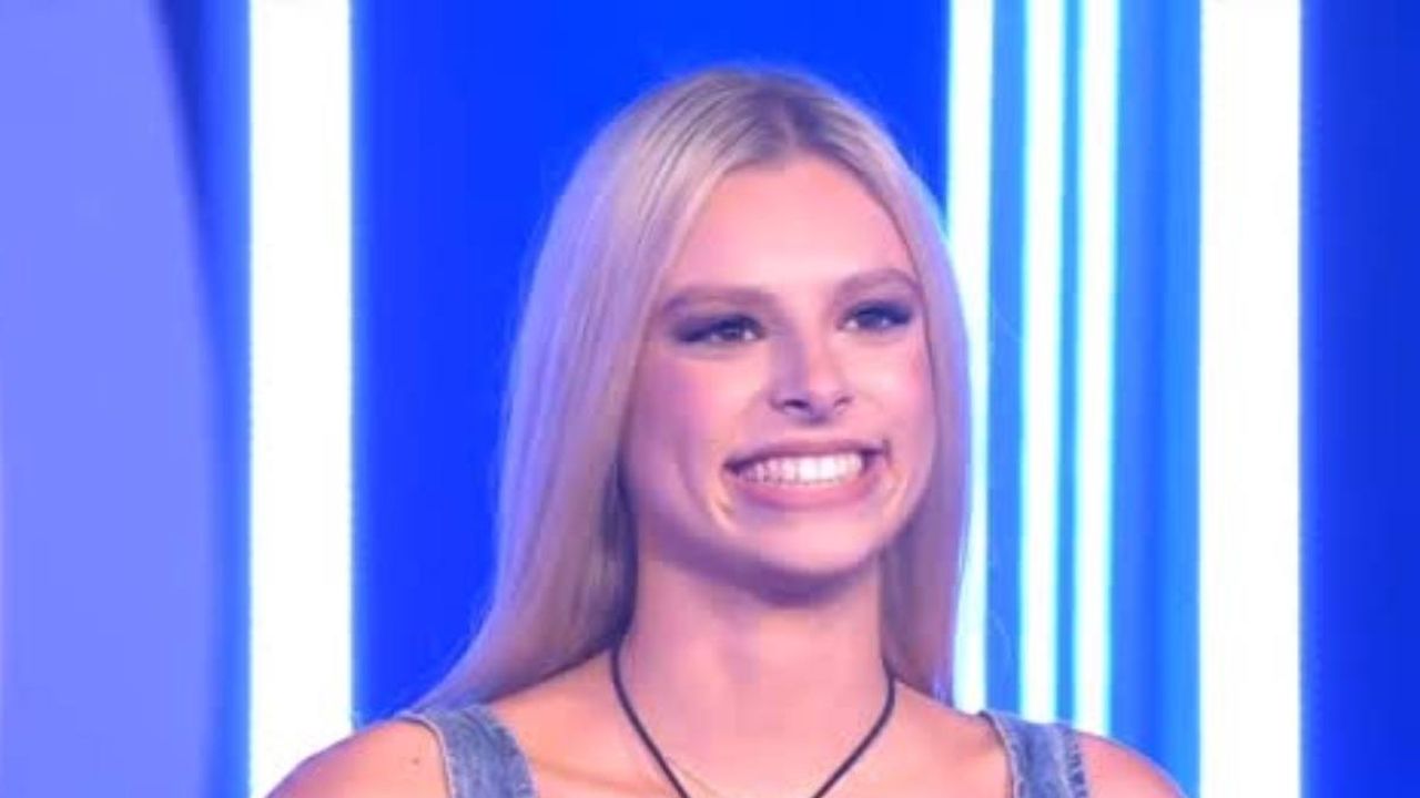 Grande Fratello, chi è Giulia Soponariu: età, dove vive, fidanzato, lavoro e studi, profilo Instagram