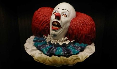 “IT” di Stephen King – la statua life-size del Clown Pennywise