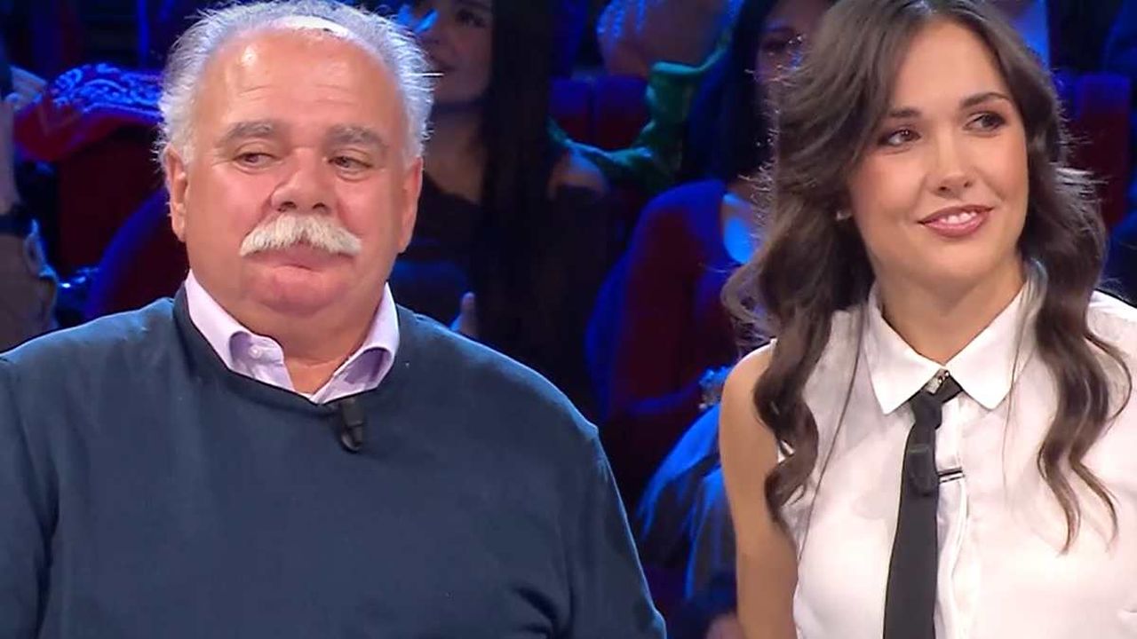 Affari Tuoi: De Martino mette alle strette Thanat, ecco cosa è accaduto. L’accusa