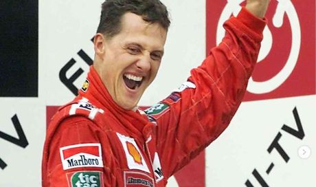 Michael Schumacher sta meglio: “Non è più in un letto, riesce a stare in carrozzina e ama guardare la Formula Uno”
