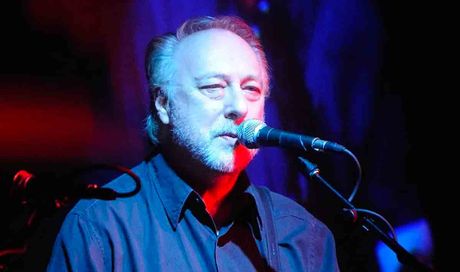 Addio a Chris Dreja, co-fondatore degli Yardbirds: chitarrista, bassista e fotografo | Suonò con Clapton e Jimmy Page, rifiutò i Led Zeppelin