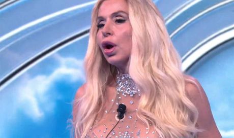 Grande Fratello Vip: Valeria Marini stellare e indigesta, Francesca Manzini si incarta. Paola Caruso eliminata | Sintesi e pagelle